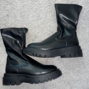 Chunky black boot